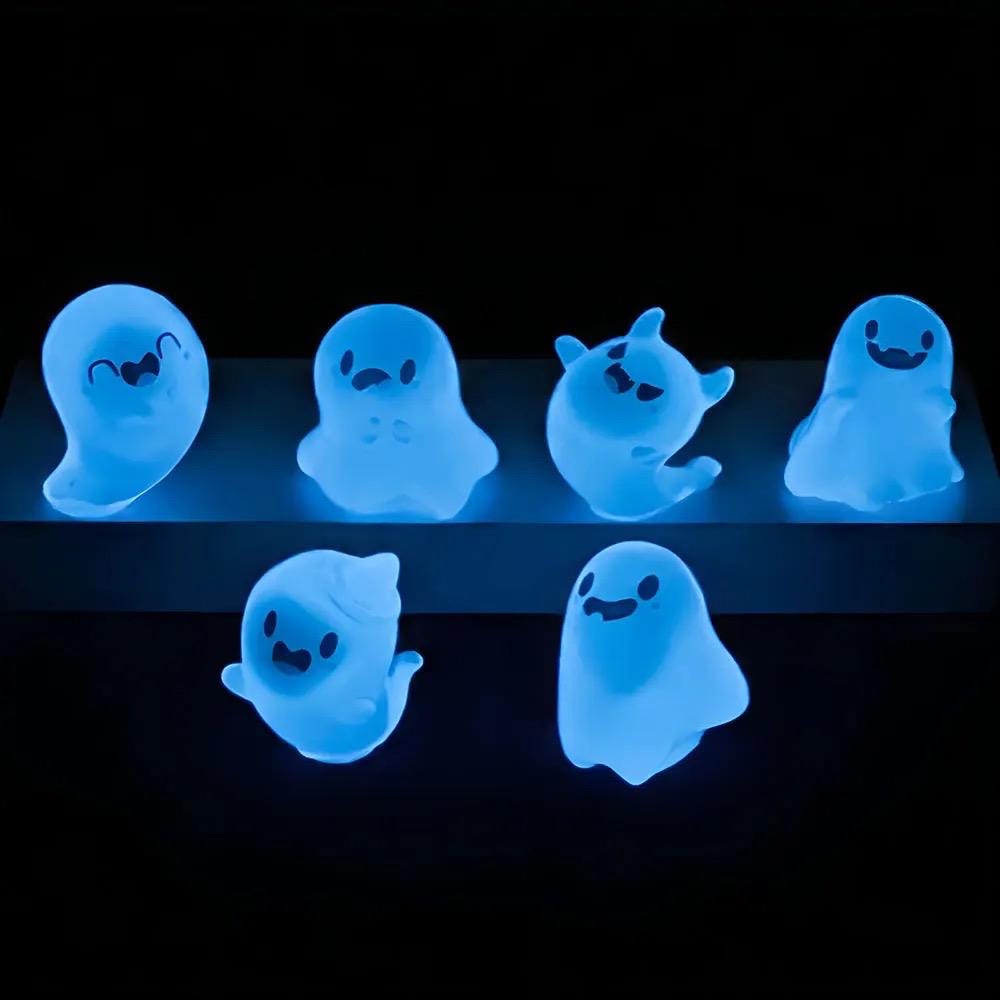Mixed glow in the dark Halloween ghost resin cabochons 30mm