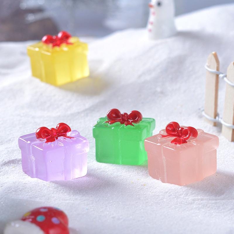 Glow in the Dark Gift Box Resin Charms | Luminous Flatback Cabochons for DIY Crafts & Jewellery Making (15x19mm)