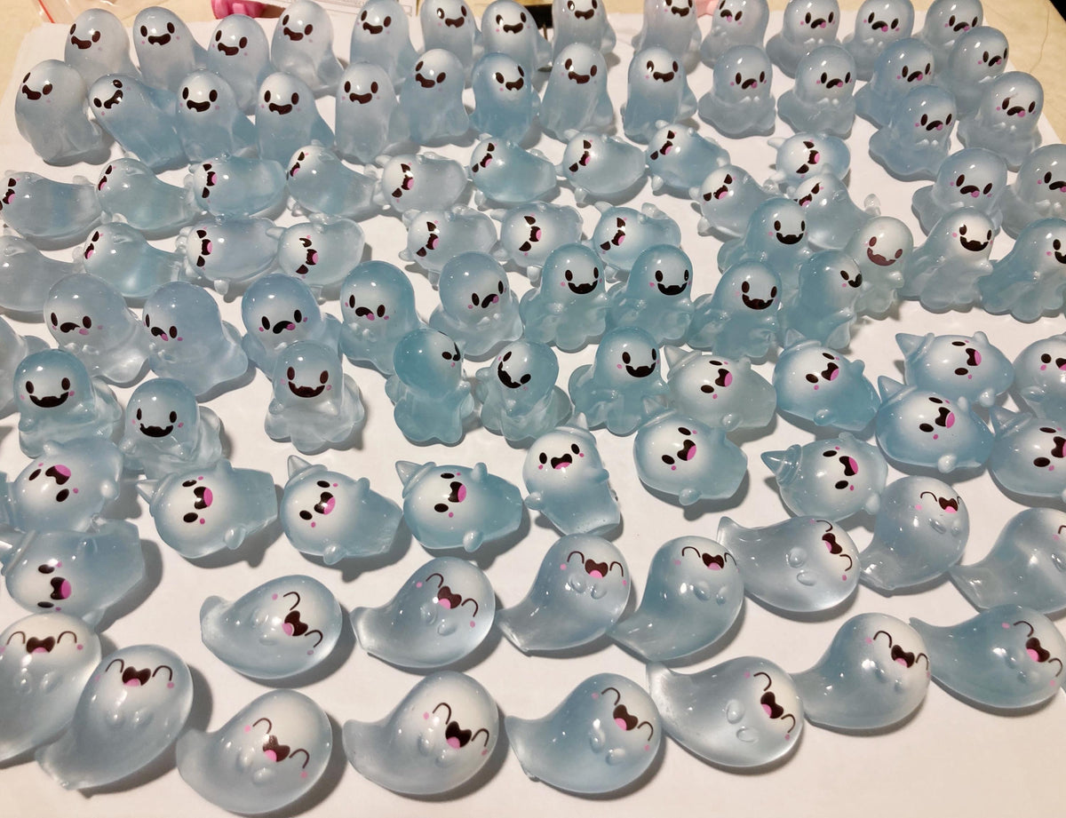 Mixed glow in the dark Halloween ghost resin cabochons 30mm