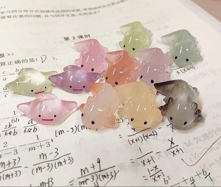 Glow in the Dark Salamander Resin Charms luminous flatback resin cabochons for DIY crafts
