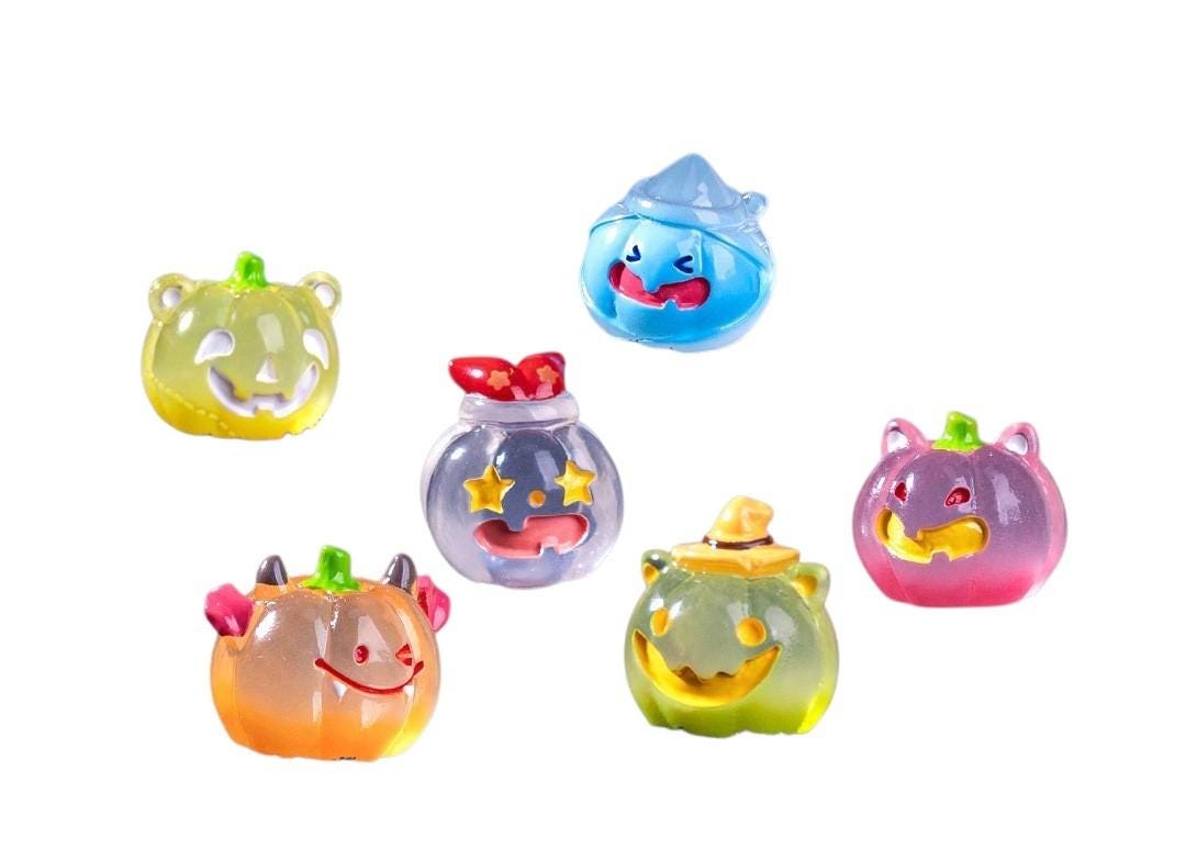 Glow in the Dark Halloween Pumpkin Resin Charms | Luminous Flatback Cabochons for DIY Crafts, Jewellery Making & Earrings