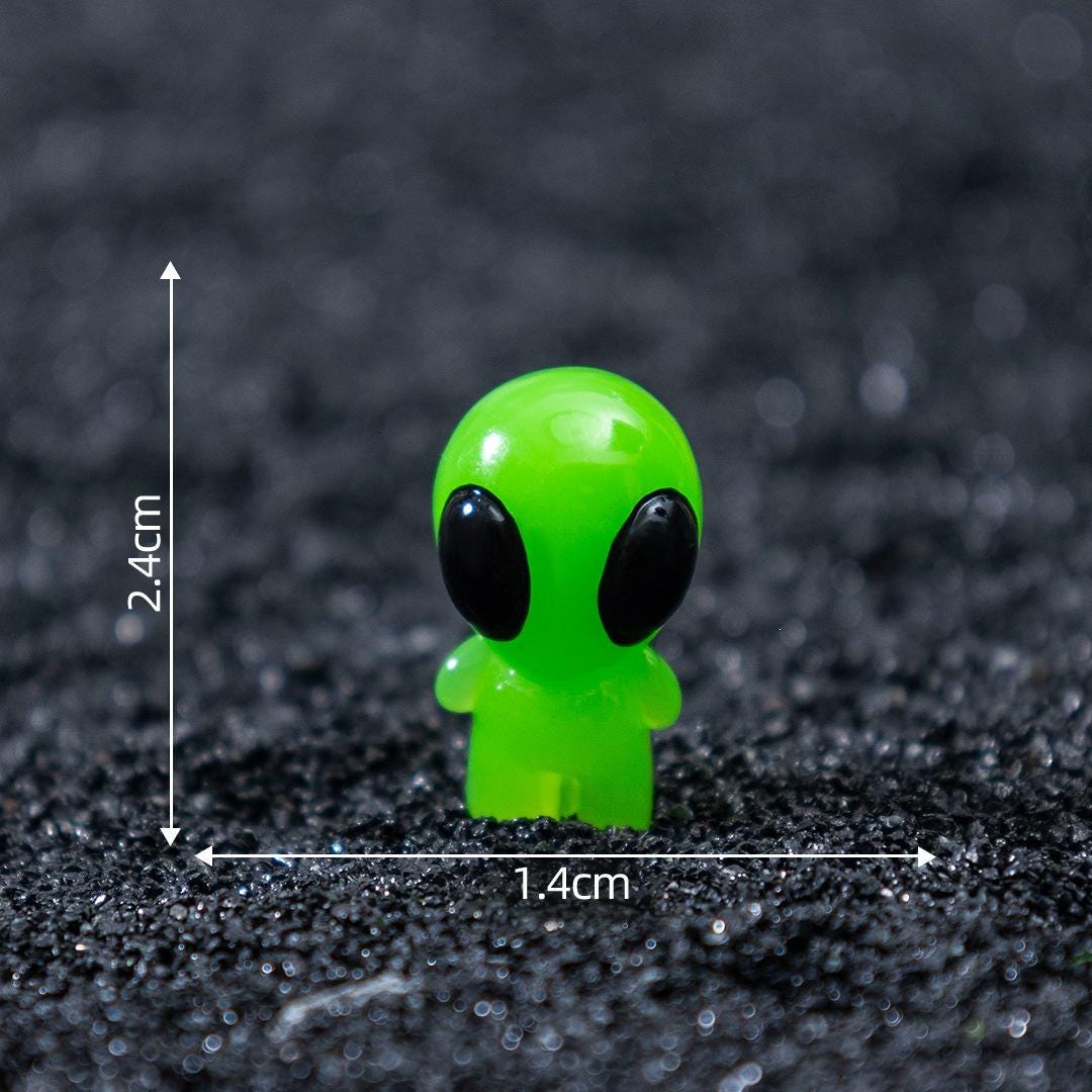 Glow in the dark alien resin charm cabochon for DIY crafts and decoden