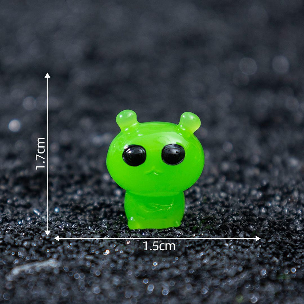 Glow in the dark alien resin charm cabochon for DIY crafts and decoden